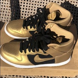 Nike Hi Dunk Black and Gold NWB